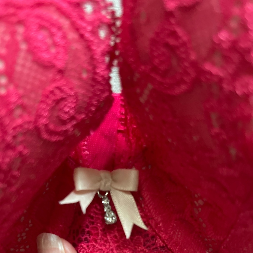 Victoria’s Secret Bright Pink Bow Rhinestone Underwire Lace Bra 32DD (E) - Picture 2 of 5